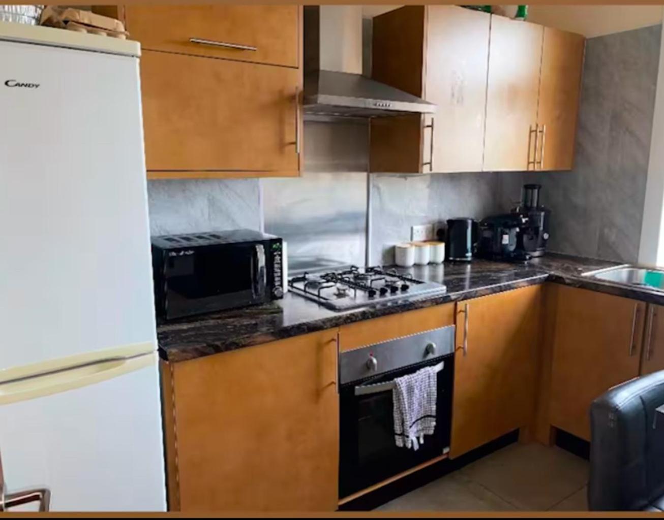 2 Bedroom In With 2 Free Parking Spaces Appartement *