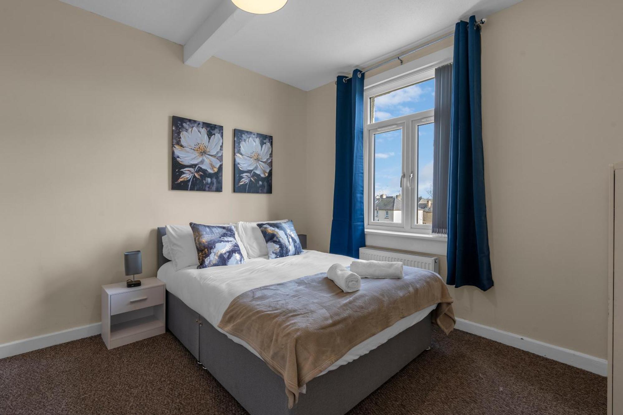 2 Bedroom In With 2 Free Parking Spaces Appartement *