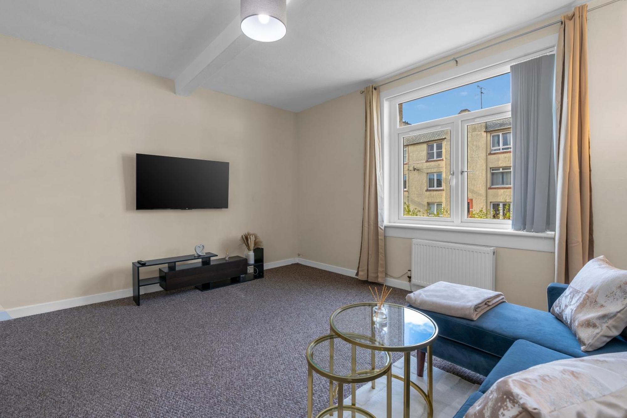 2 Bedroom In With 2 Free Parking Spaces Appartement *