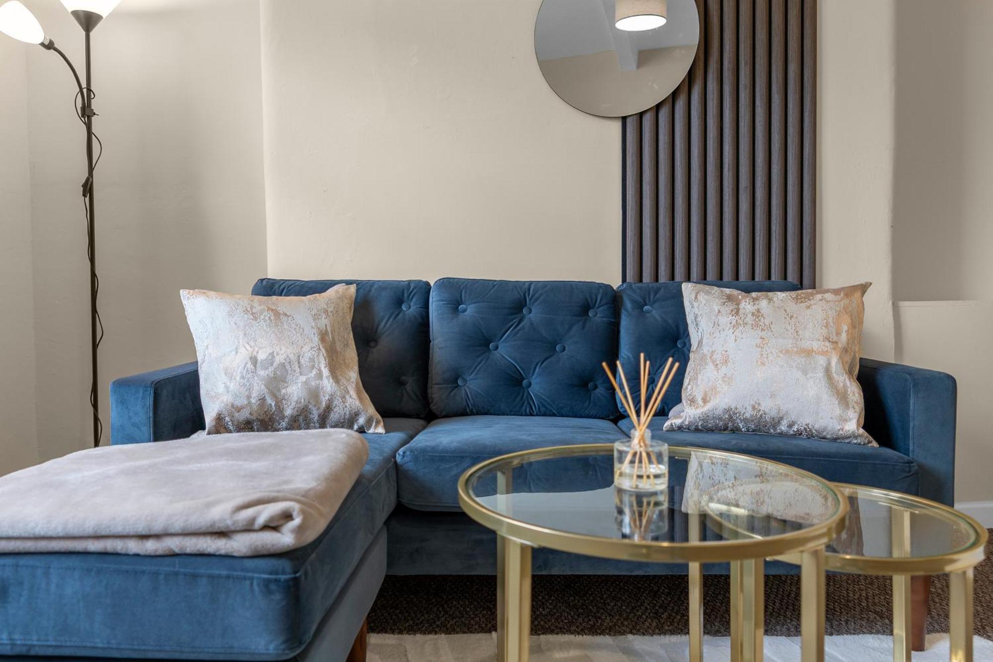 2 Bedroom In With 2 Free Parking Spaces Appartement *